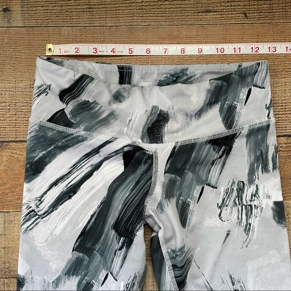 Alo Yoga Leggings Airbrush Modernist Paint Brush Splatter Neutral Gray - Picture 7 of 8